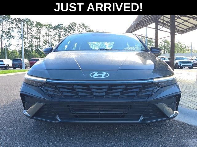 Certified 2025 Hyundai Elantra Sport FWD image 2