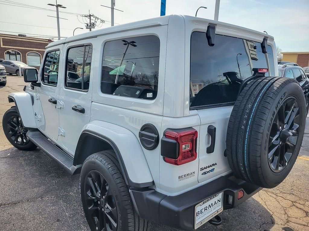 Used 2025 Jeep Wrangler Unlimited Sahara image 7