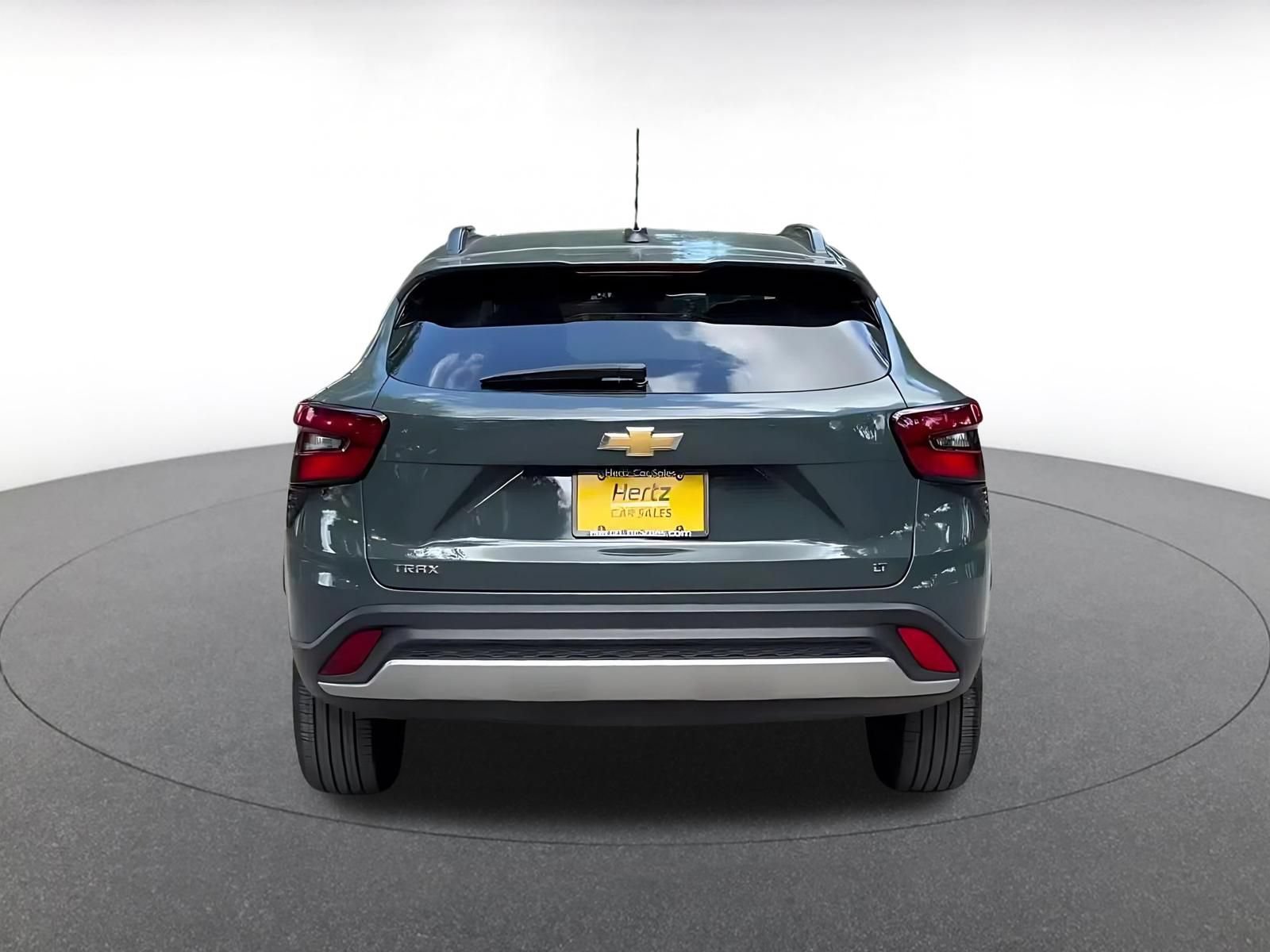 Used 2025 Chevrolet Trax LT FWD image 12