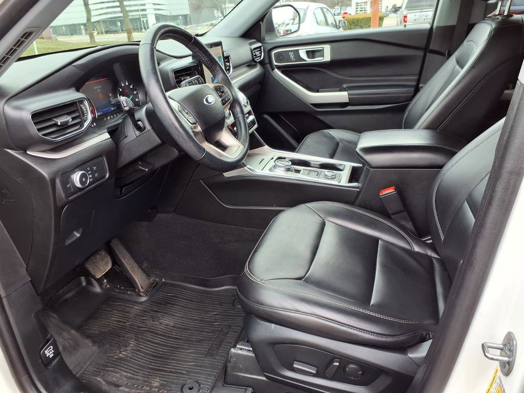 Certified 2022 Ford Explorer XLT w/ Equipment Group 202A image 10