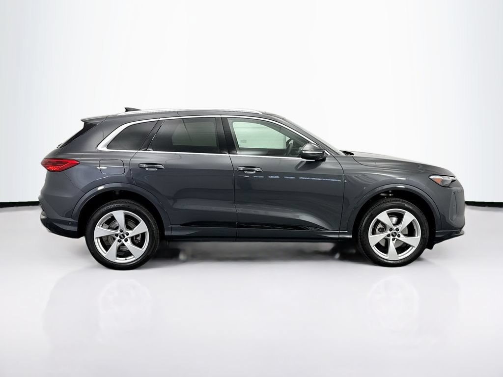 Used 2025 Audi Q5 Premium Plus w/ Premium Plus AWD/4WD image 4