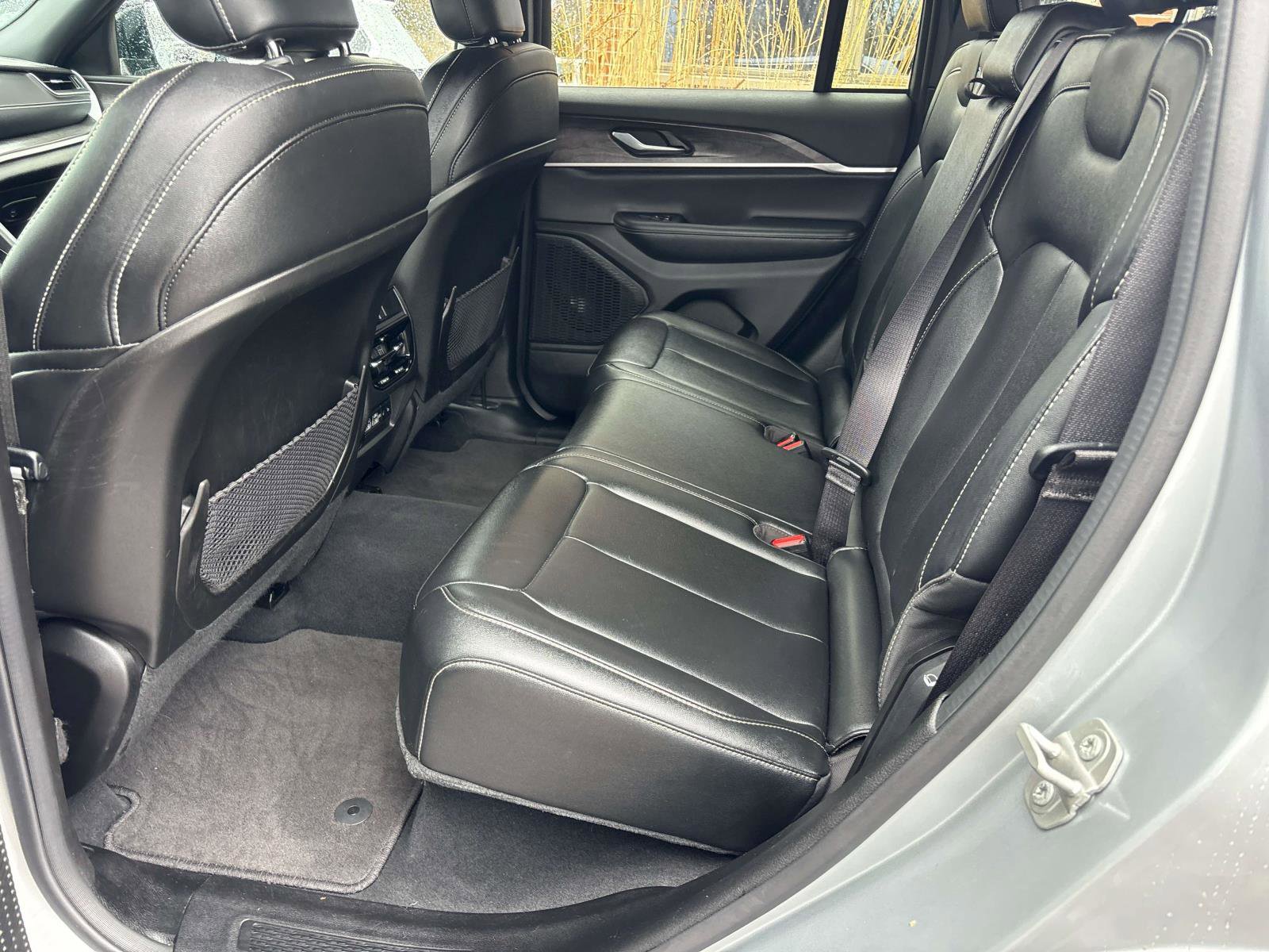 Used 2024 Jeep Grand Cherokee Limited image 8