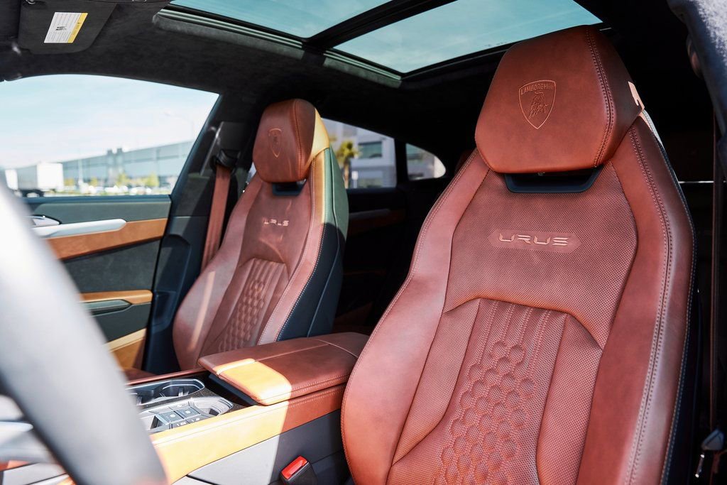 Used 2023 Lamborghini Urus S AWD/4WD image 46