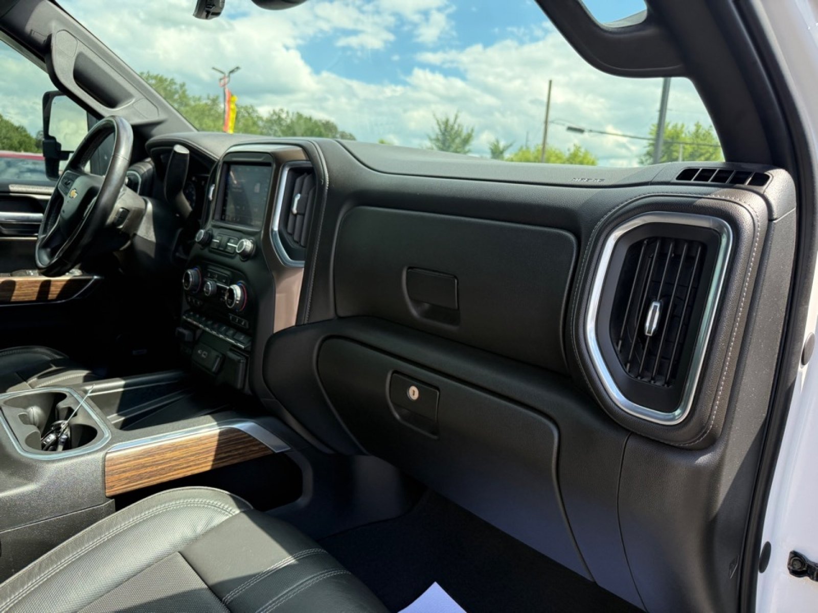 Used 2020 Chevrolet Silverado 1500 High Country w/ Technology Package AWD/4WD image 27