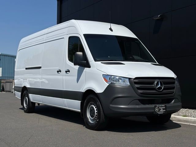 Used 2025 Mercedes-Benz Sprinter 2500 image 9