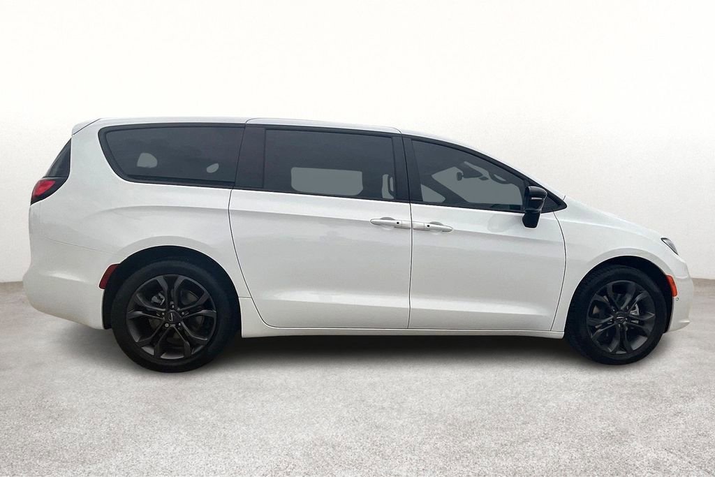 New 2026 Chrysler Pacifica Select FWD image 8