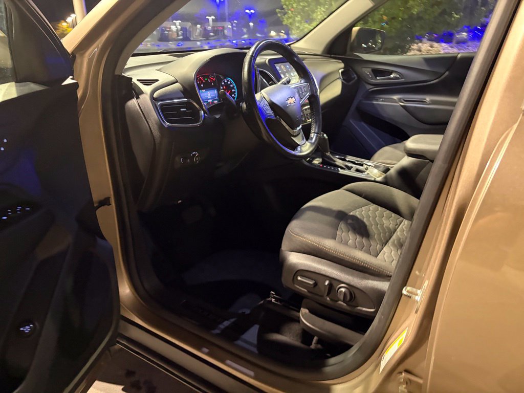 Used 2019 Chevrolet Equinox LT AWD/4WD image 16