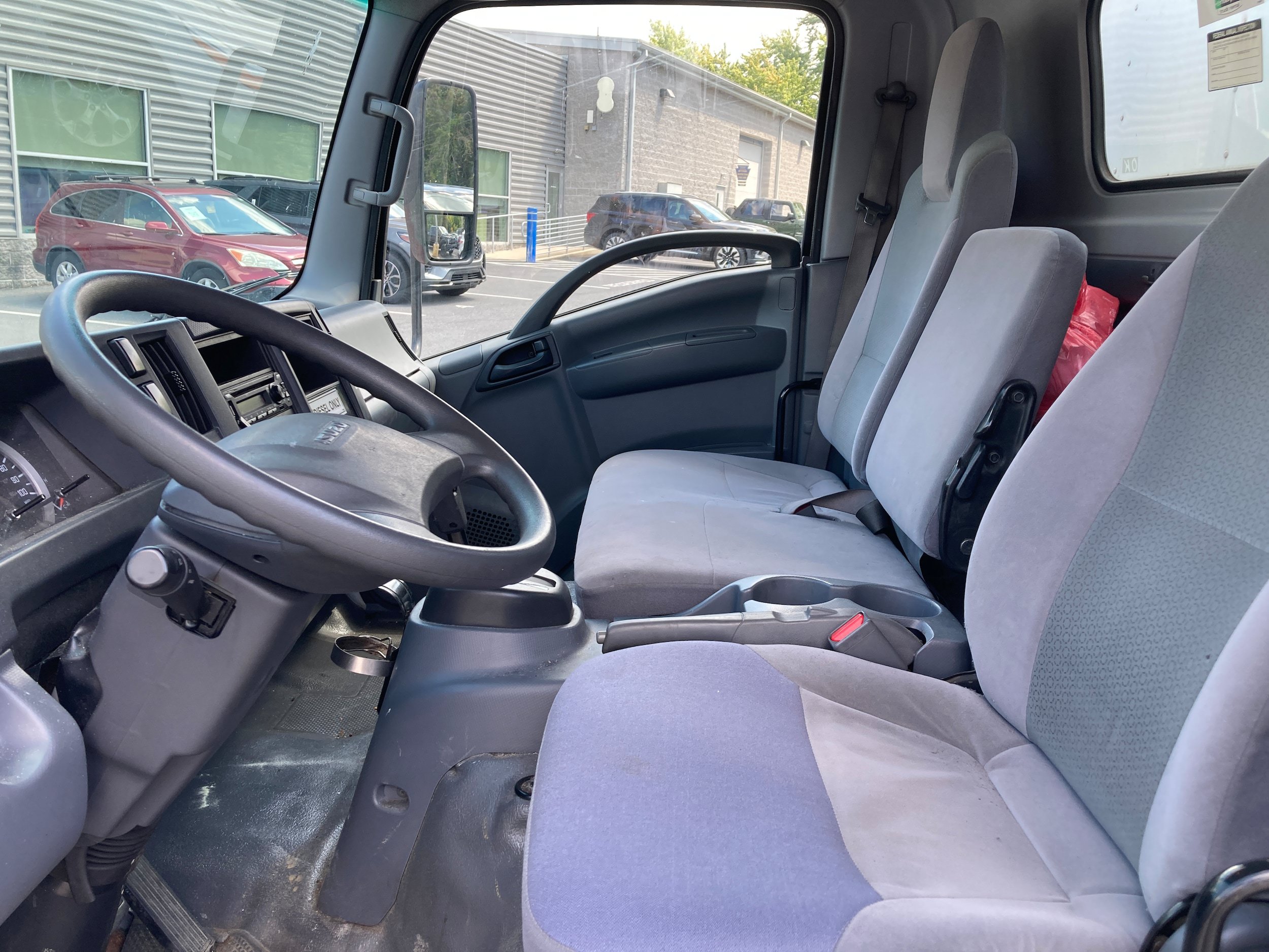 Used 2021 Isuzu NPR RWD image 7