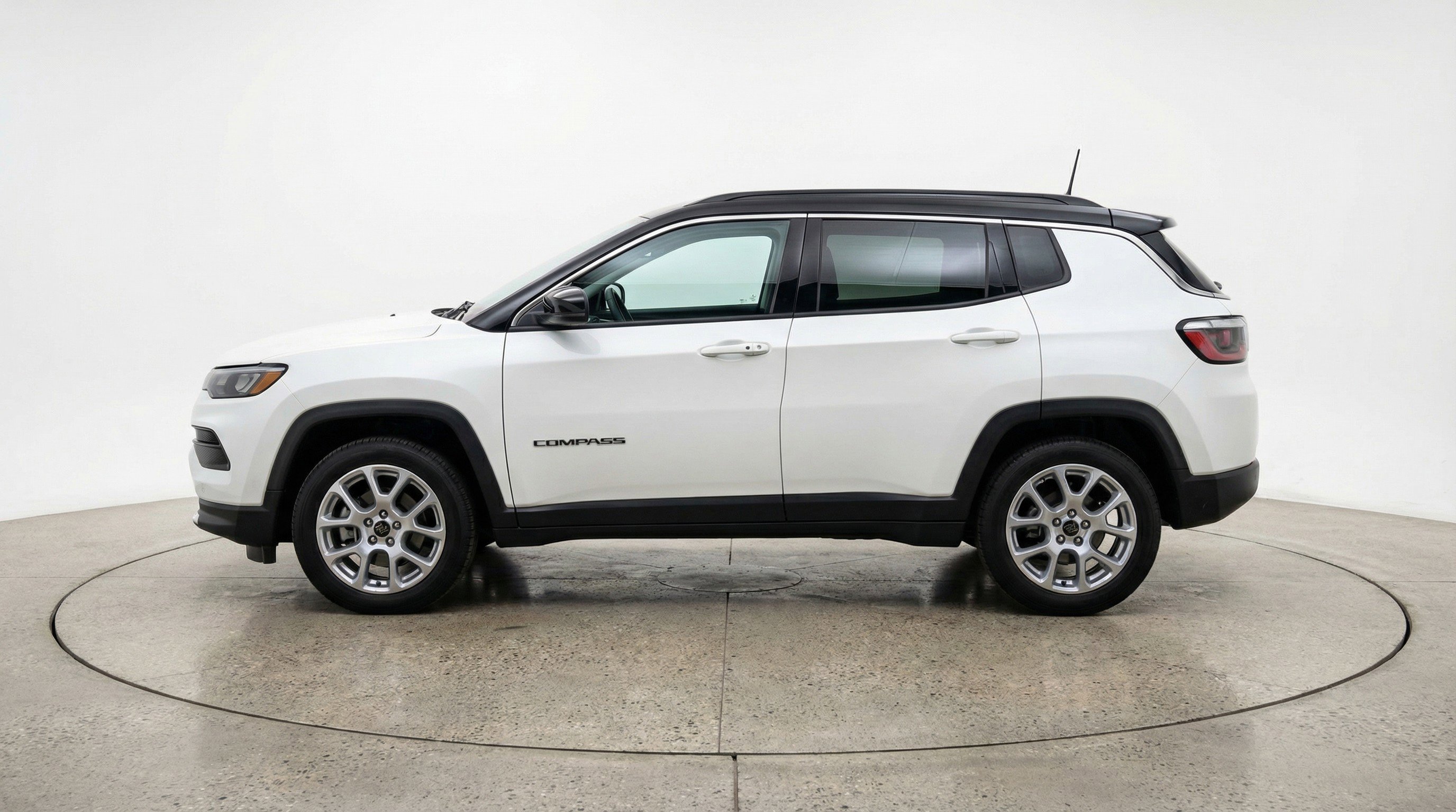 Used 2025 Jeep Compass Limited AWD/4WD image 5