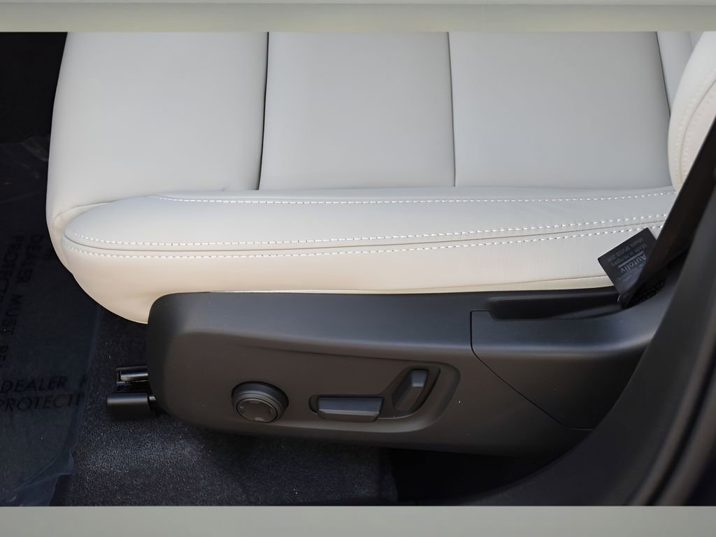 New 2026 Volvo XC40 B5 Ultra w/ Protection Package Premier image 22