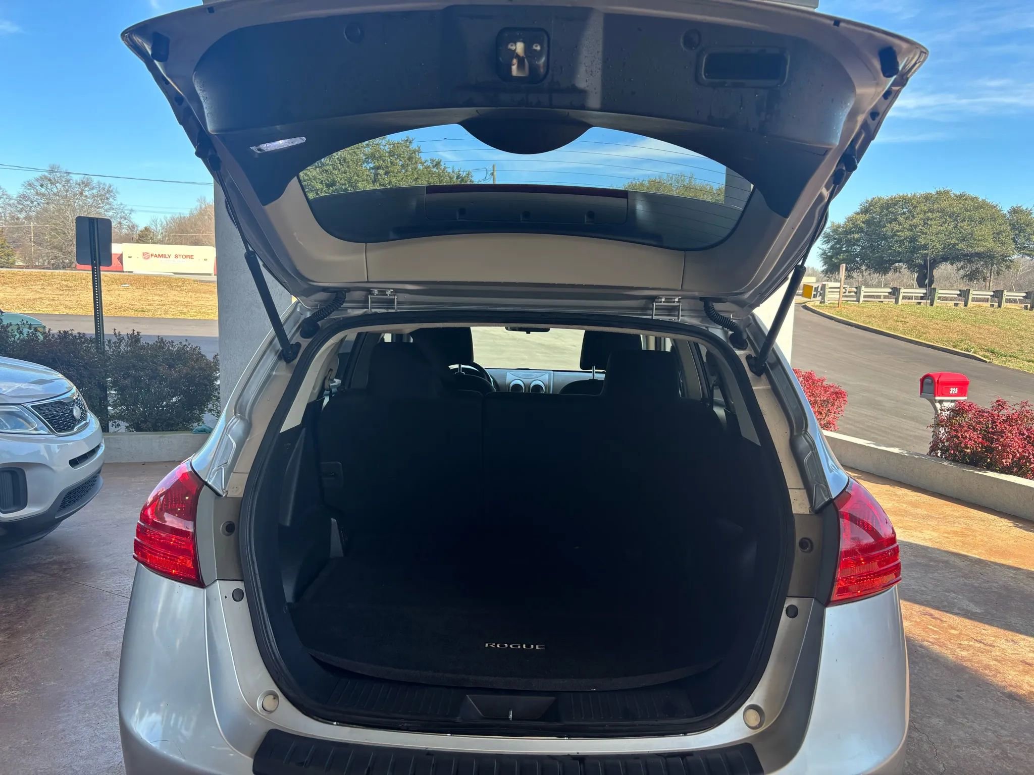 Used 2012 Nissan Rogue SV w/ Premium Pkg image 21