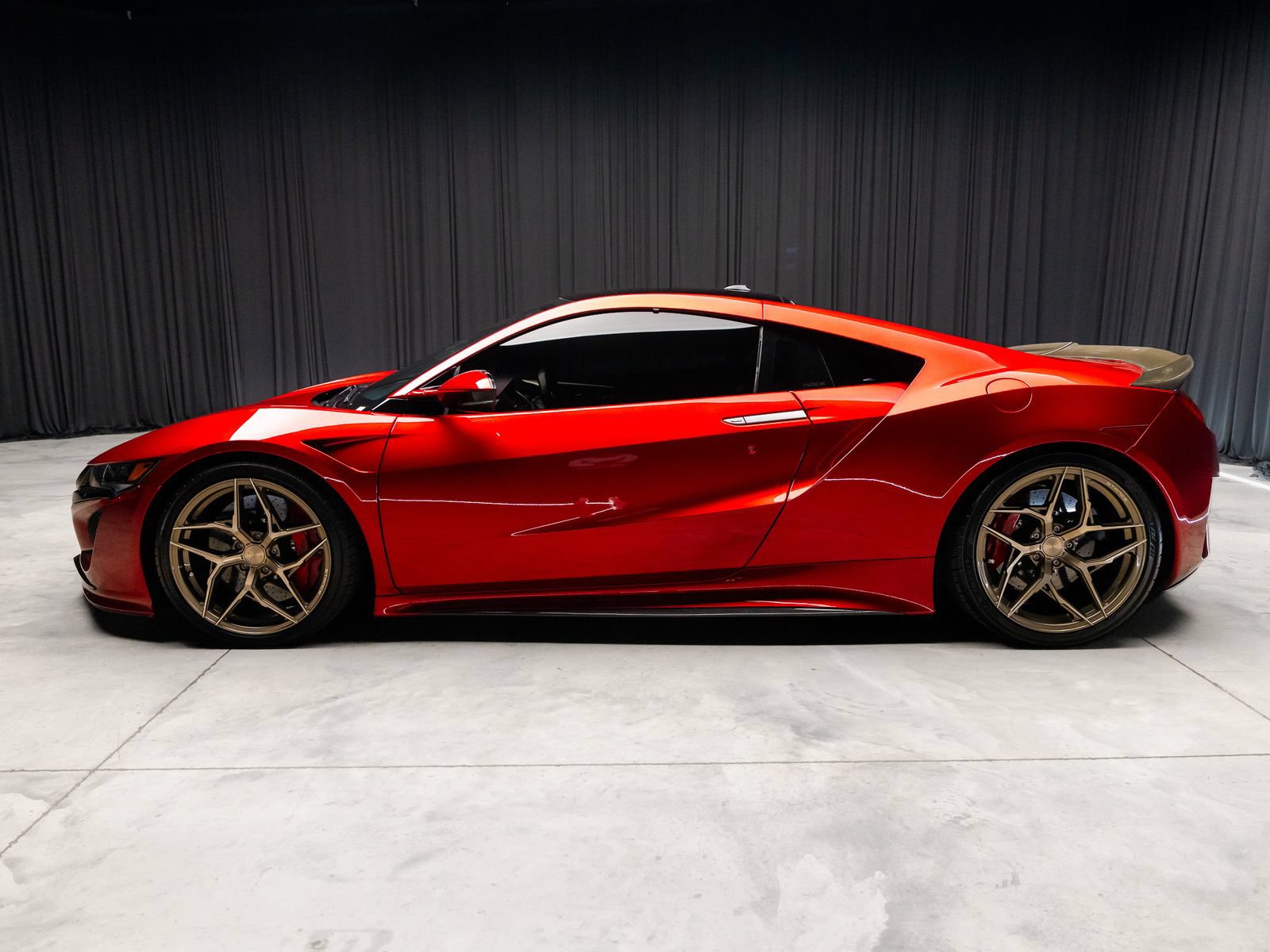 Used 2017 Acura NSX AWD/4WD image 13