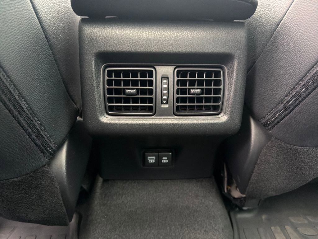 Used 2025 Toyota Camry XLE image 19