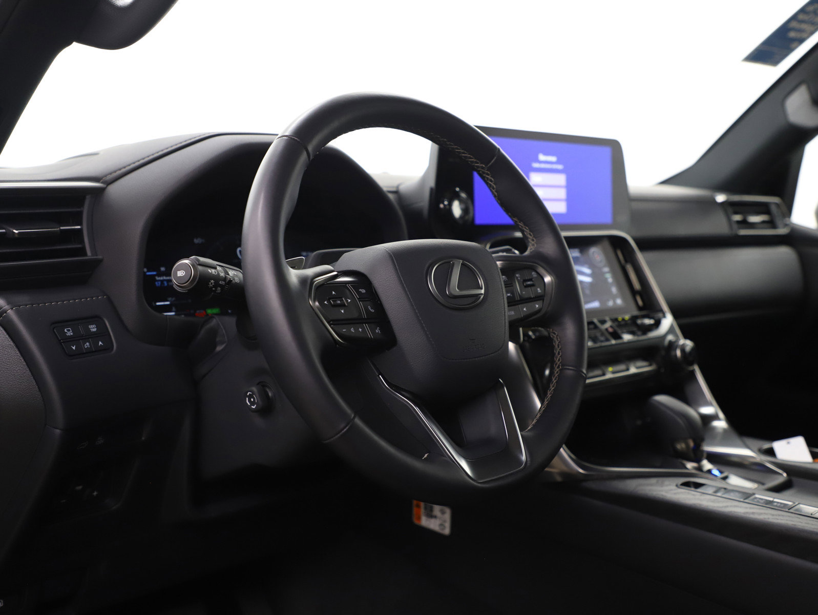 Used 2025 Lexus LX 700h Overtrail AWD/4WD image 18