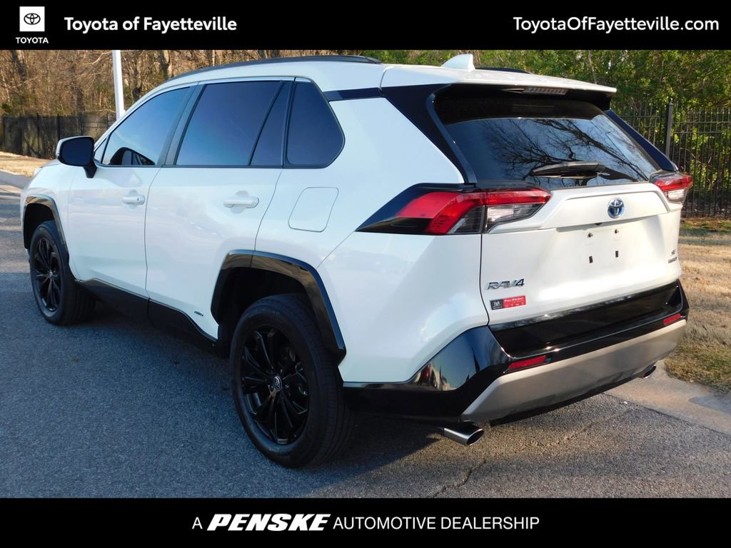 Used 2022 Toyota RAV4 SE image 3