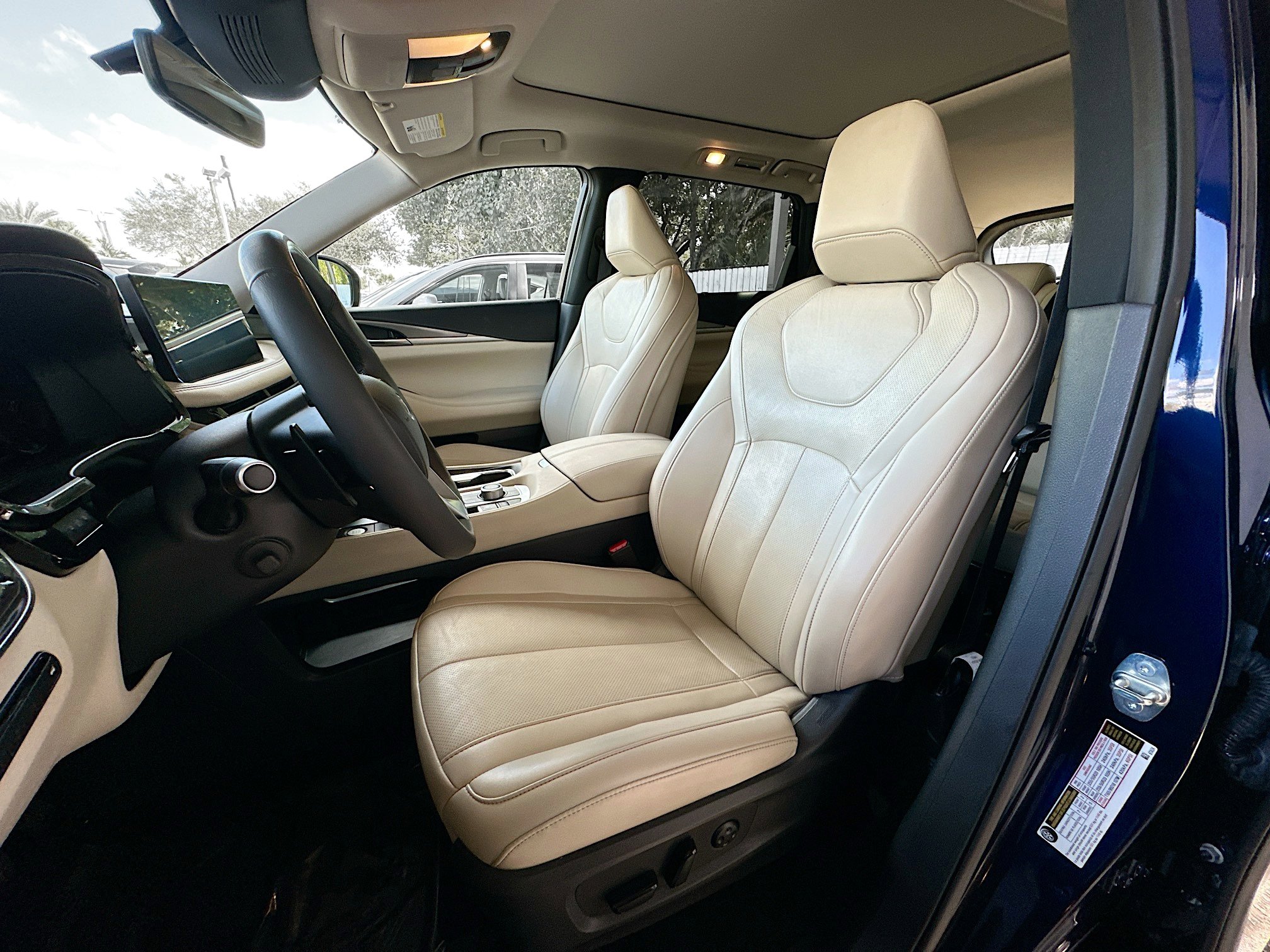 Used 2023 INFINITI QX60 Luxe w/ Cargo Package image 21