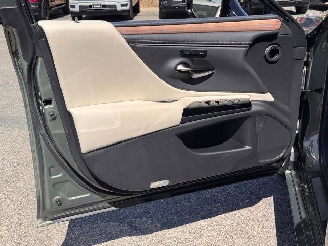 Used 2023 Lexus ES 350 w/ Premium Package FWD image 16