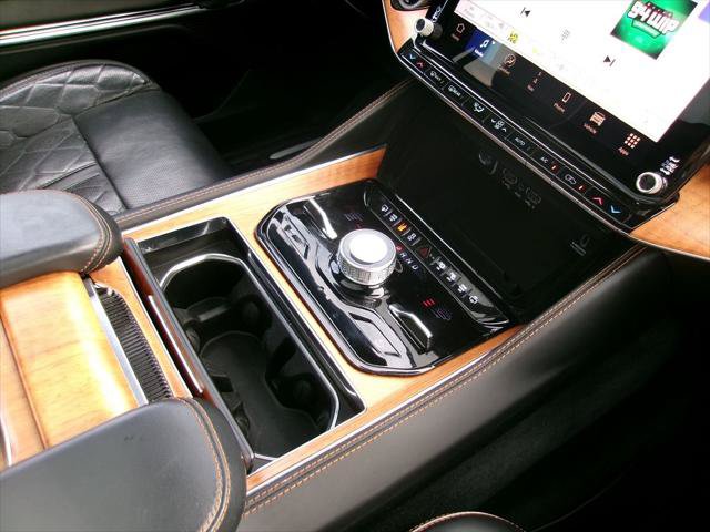 Certified 2022 Jeep Grand Wagoneer Series III w/ HD Trailer Tow Package AWD/4WD image 16
