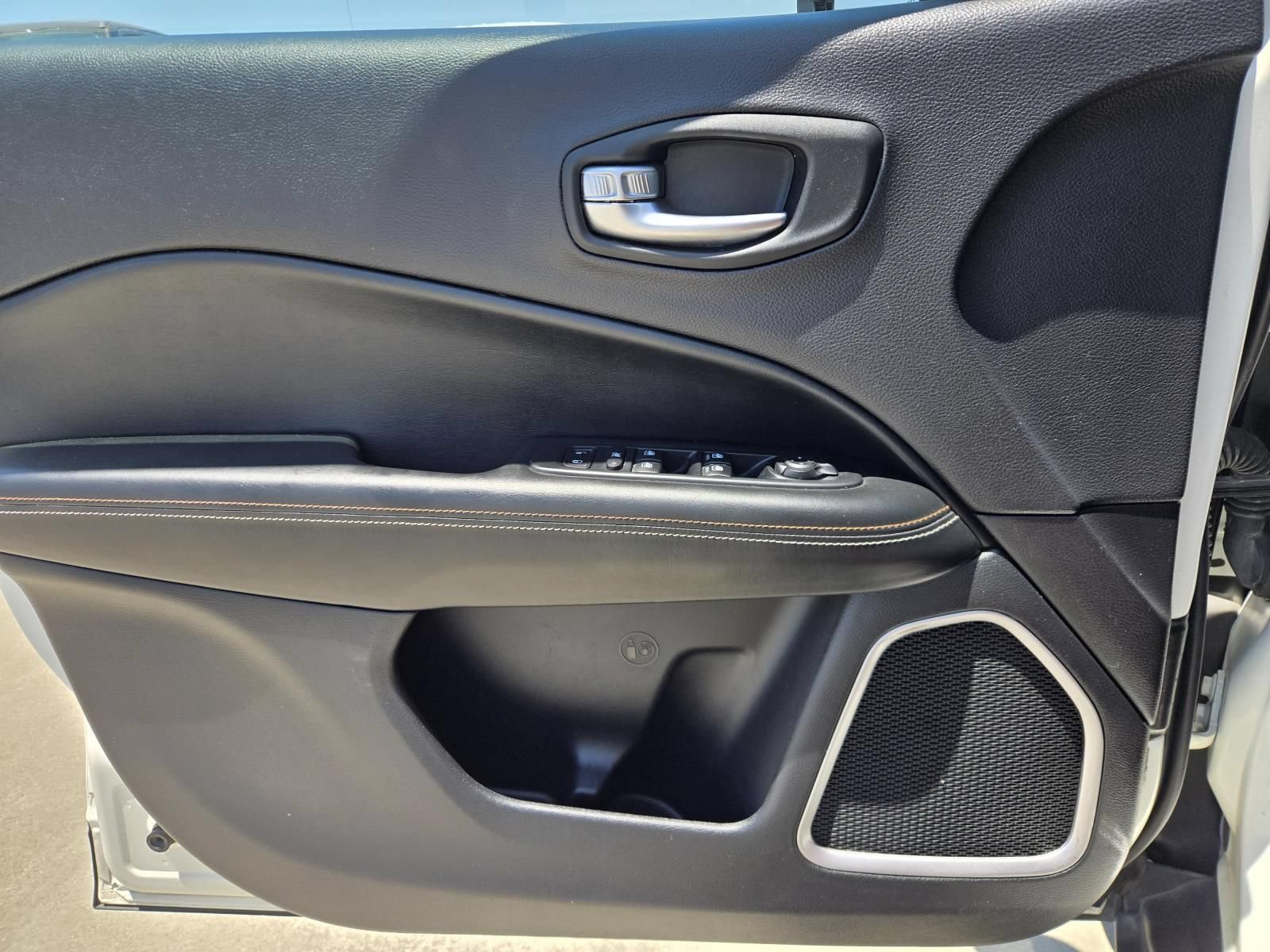 Used 2018 Jeep Compass Latitude w/ Popular Equipment Group FWD image 22