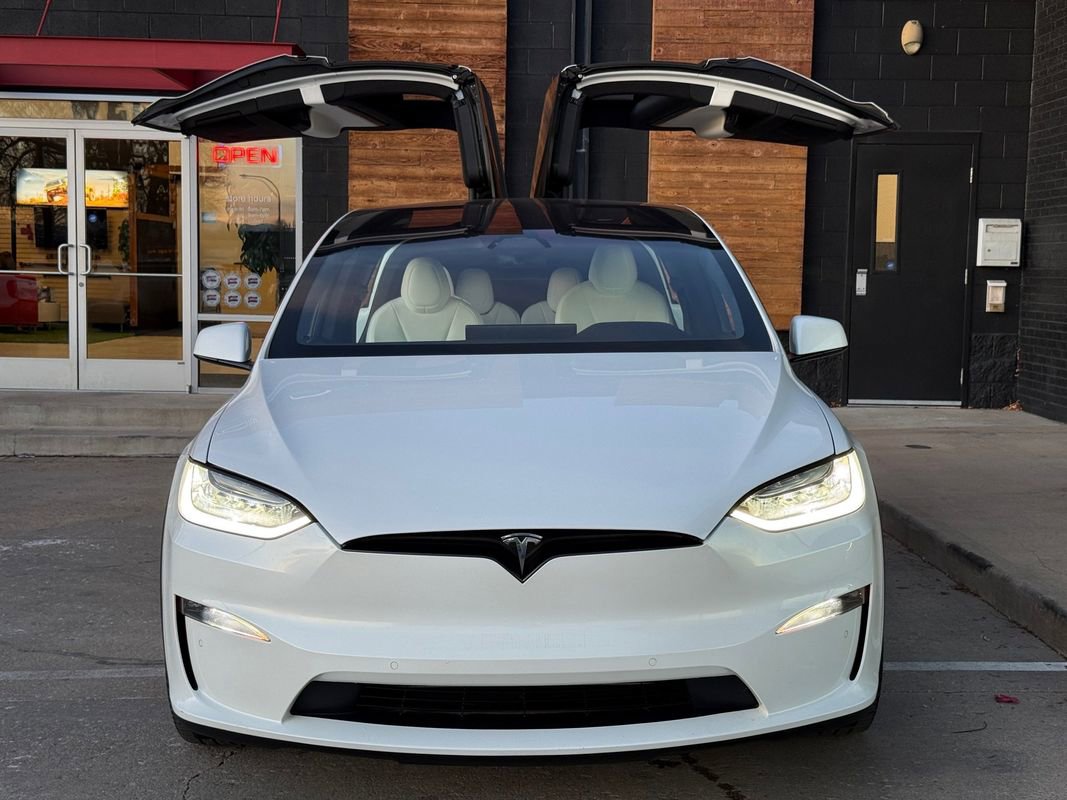 Used 2022 Tesla Model X Plaid image 7
