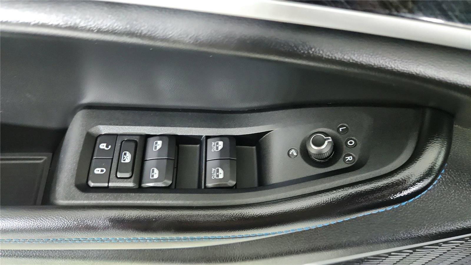 Used 2024 Jeep Grand Cherokee Trailhawk w/ Luxury Tech Group III image 18