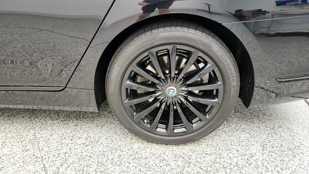 Used 2022 BMW 740i xDrive w/ Premium Package AWD/4WD image 9