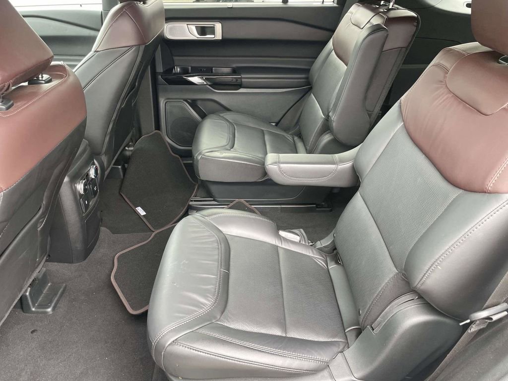 Used 2023 Ford Explorer Platinum w/ Technology Package AWD/4WD image 12