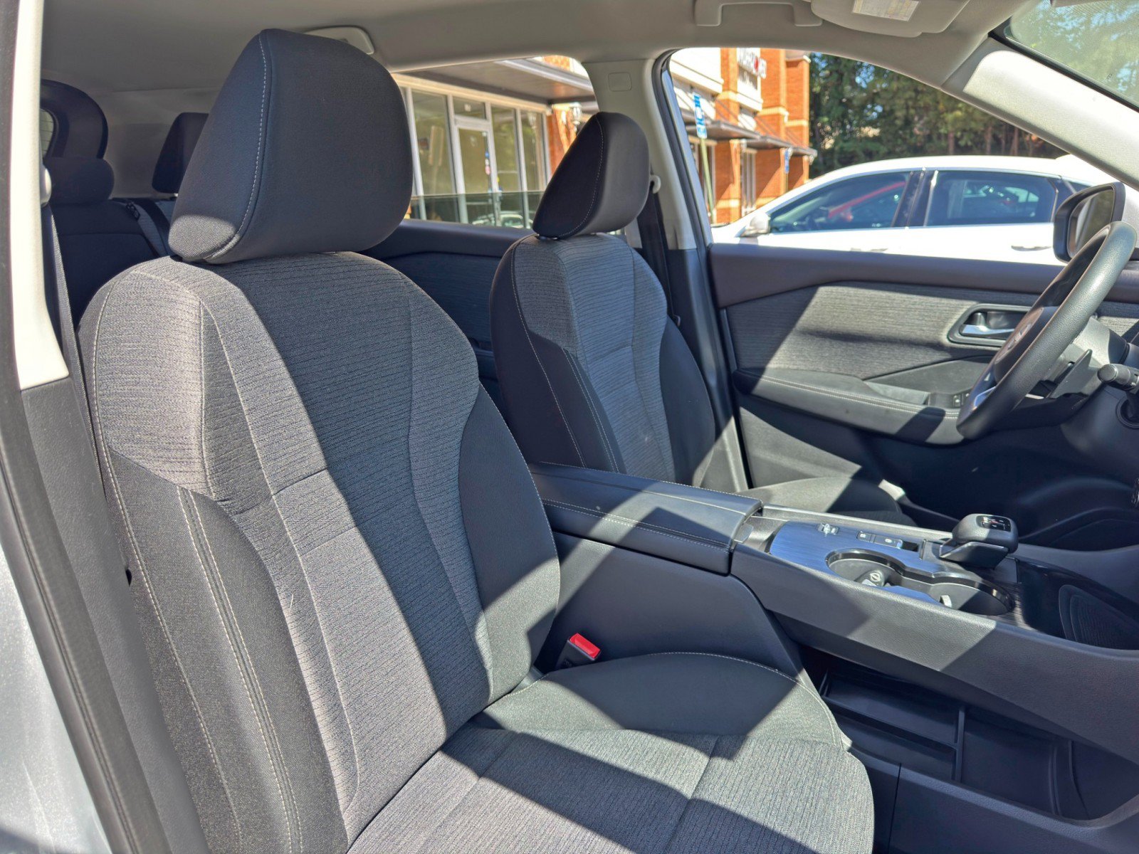 Used 2022 Nissan Rogue SV FWD image 32