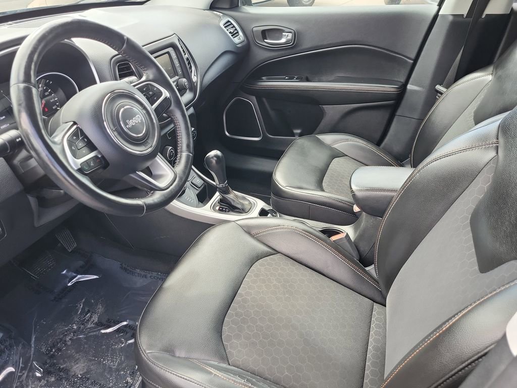 Used 2018 Jeep Compass Latitude w/ Cold Weather Group AWD/4WD image 10