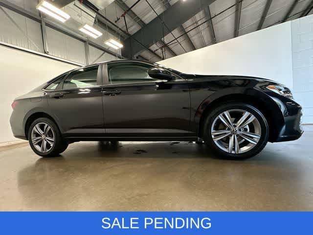 Used 2024 Volkswagen Jetta SE FWD image 3