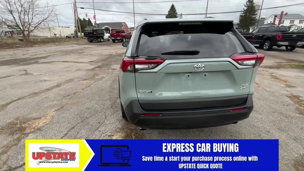 Used 2020 Toyota RAV4 XLE w/ Convenience Package image 4