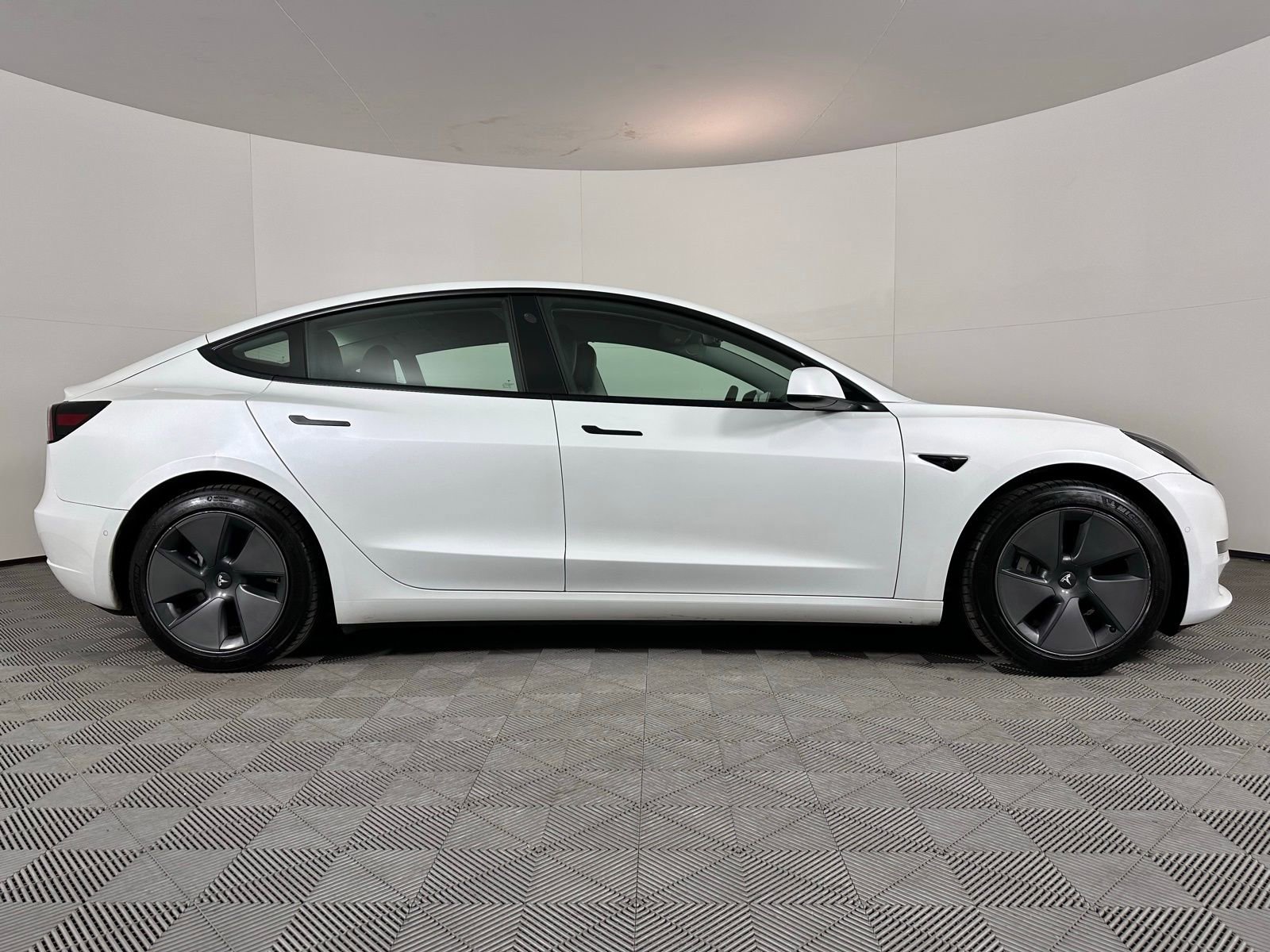 Used 2021 Tesla Model 3 Standard Range Plus image 27