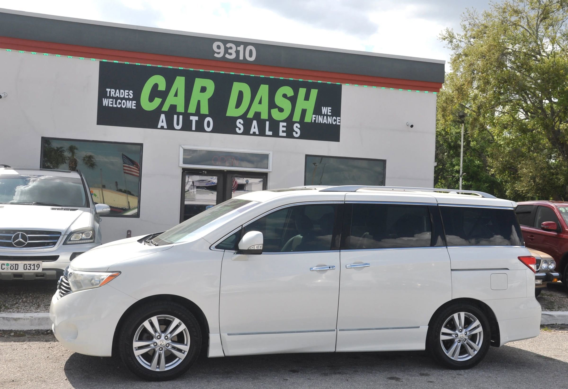 Used 2012 Nissan Quest LE w/ Value Cargo Pkg image 5