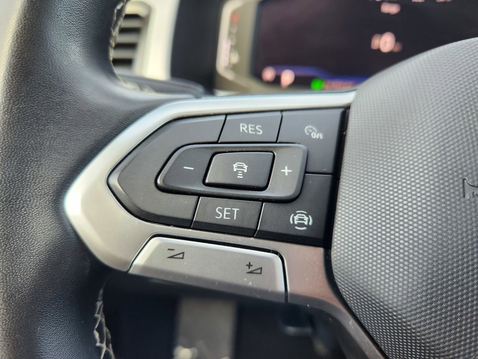 Used 2022 Volkswagen Atlas SE image 16