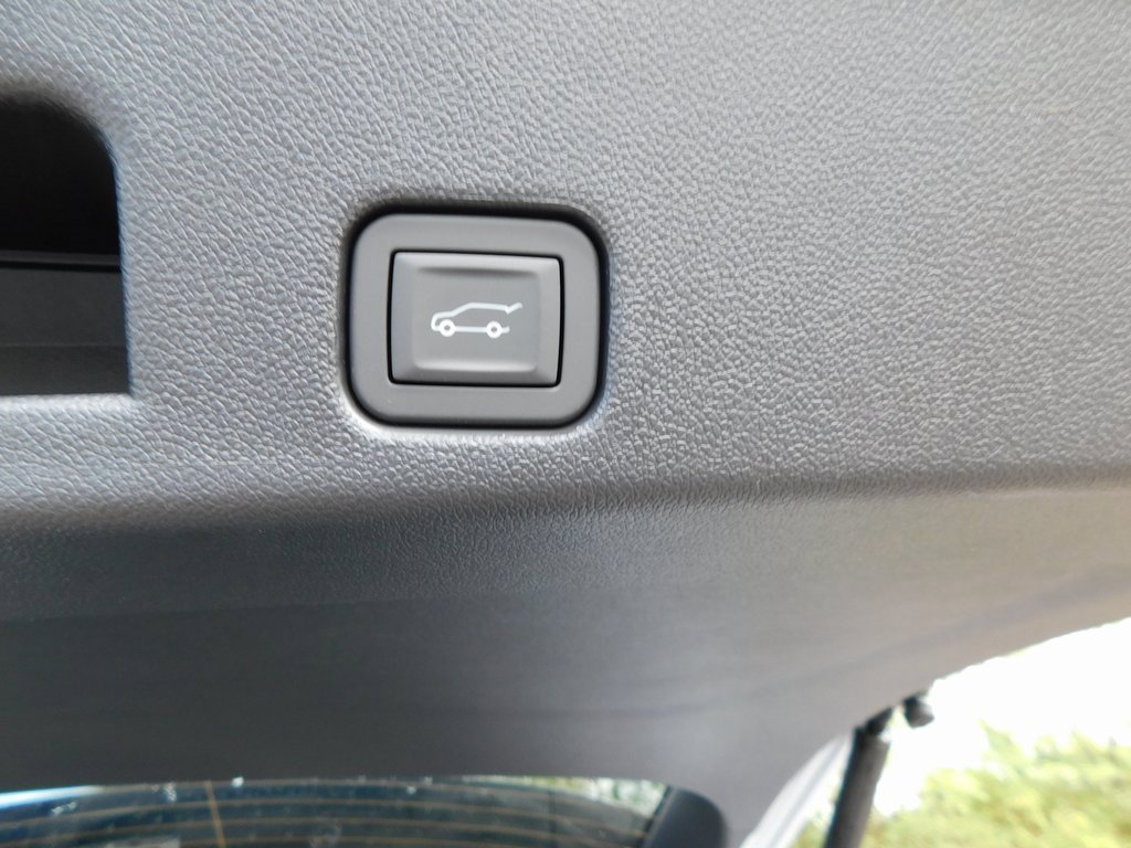 New 2026 Chevrolet Traverse High Country w/ LPO, Floor Liner Package image 25