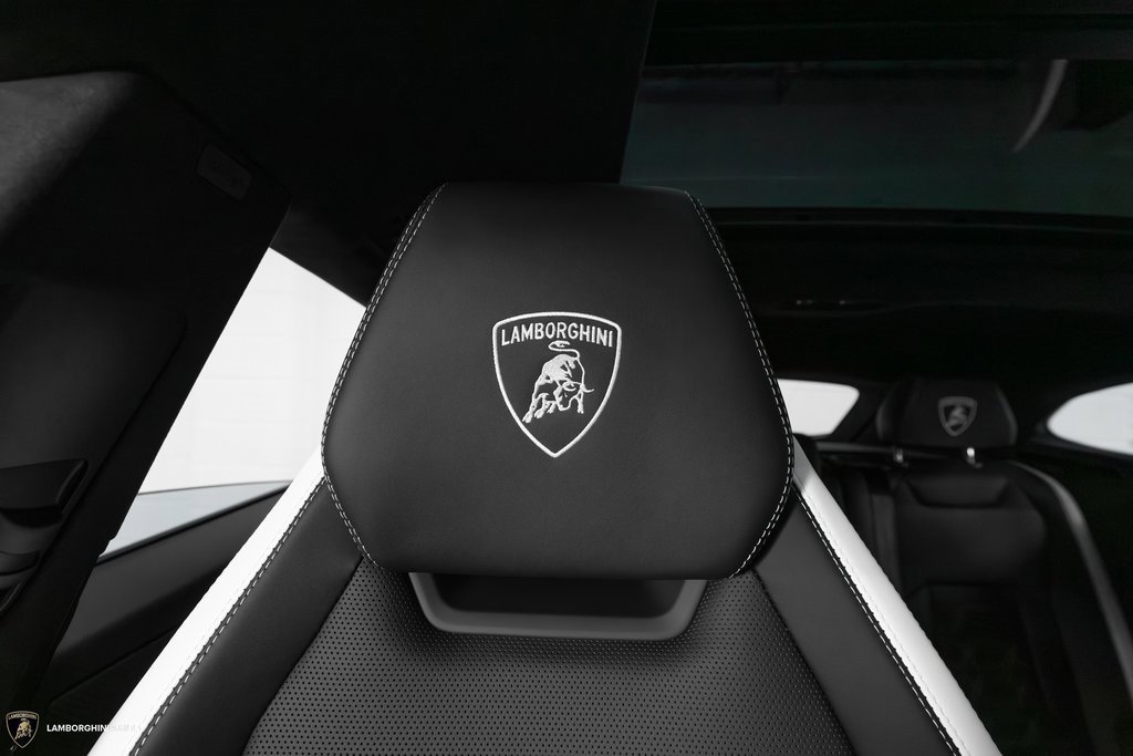 Used 2025 Lamborghini Urus SE image 55