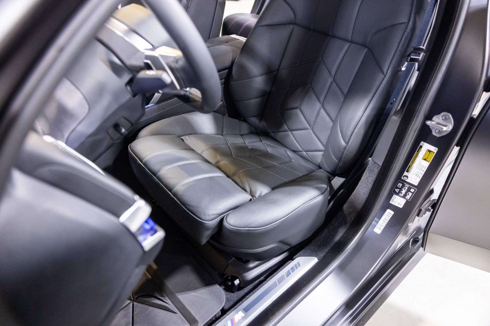Used 2026 BMW 760i xDrive AWD/4WD image 41