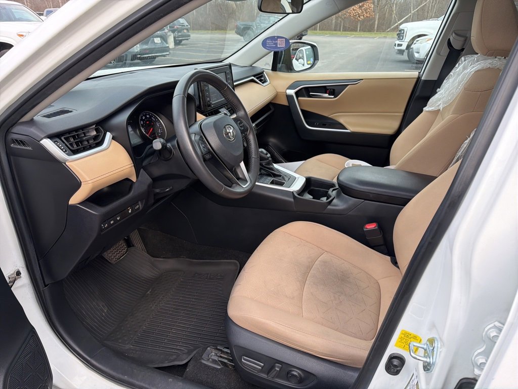 Used 2021 Toyota RAV4 XLE w/ Convenience Package image 6