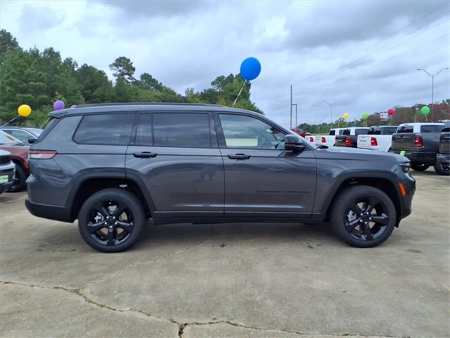 New 2025 Jeep Grand Cherokee L Altitude image 2
