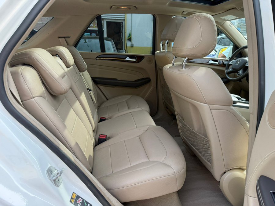 Used 2015 Mercedes-Benz ML 400 4MATIC w/ Lighting Package image 10