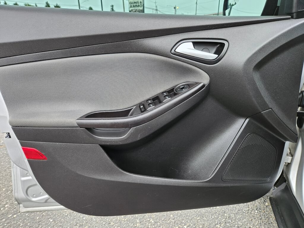 Used 2013 Ford Focus SE FWD image 19