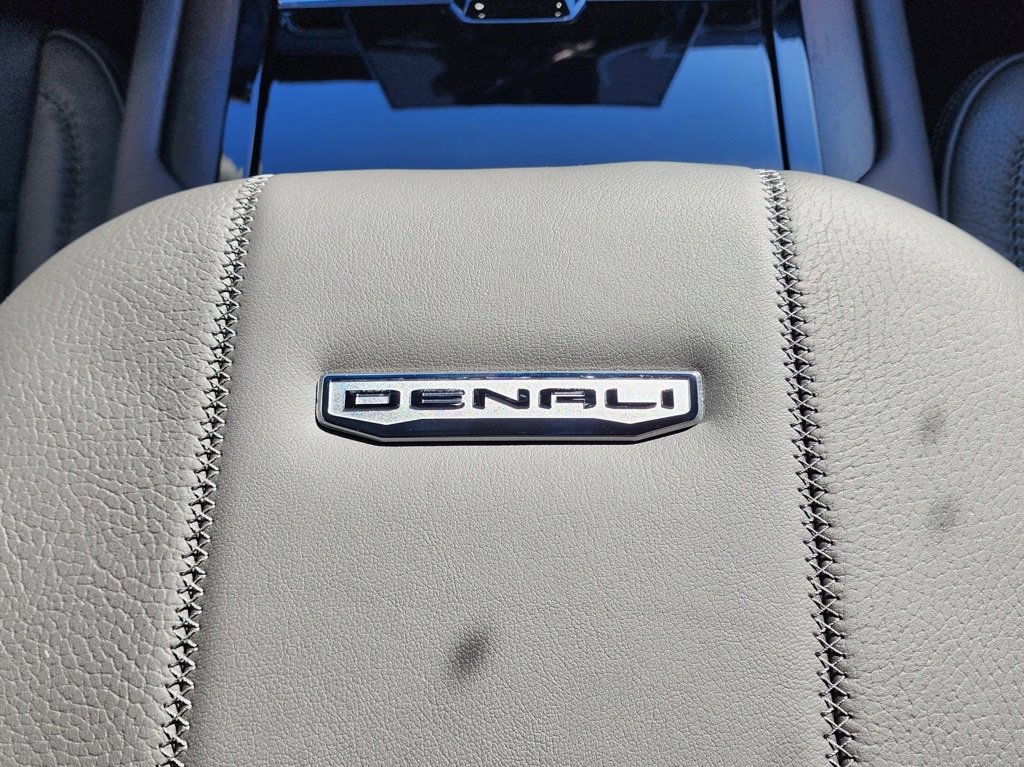 New 2026 GMC Yukon XL Denali w/ Denali Reserve Package image 41