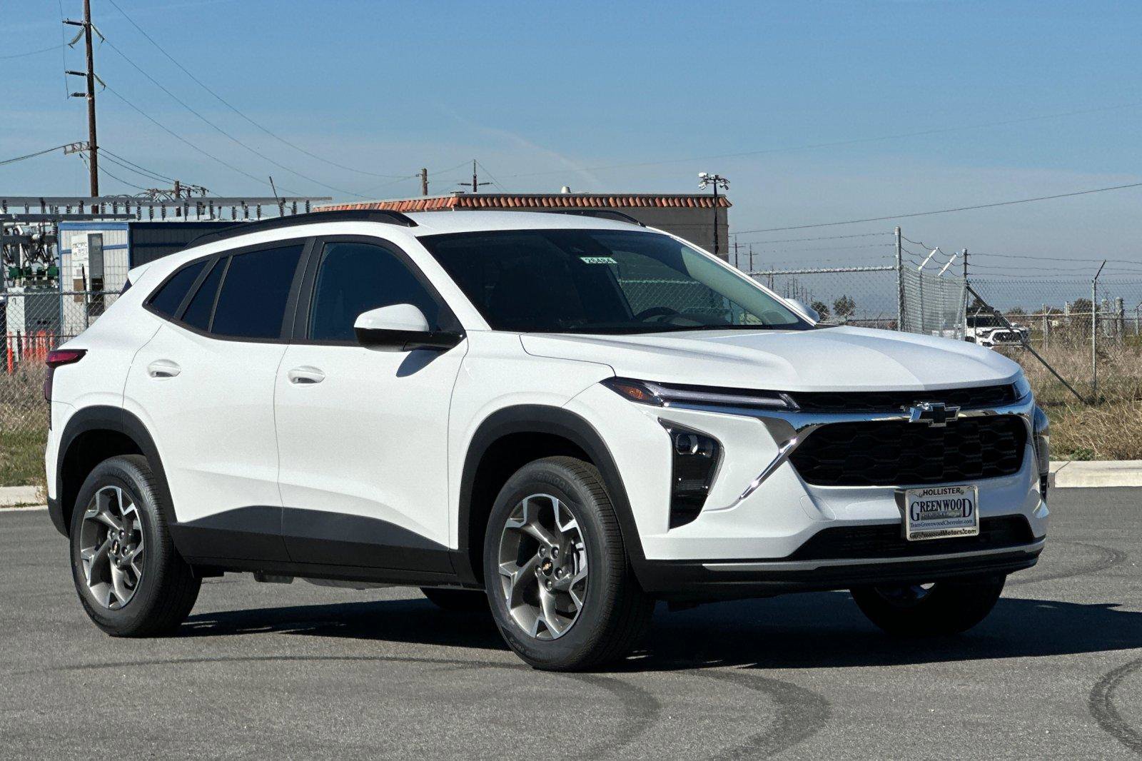 New 2025 Chevrolet Trax LT w/ LPO, Blackout Package