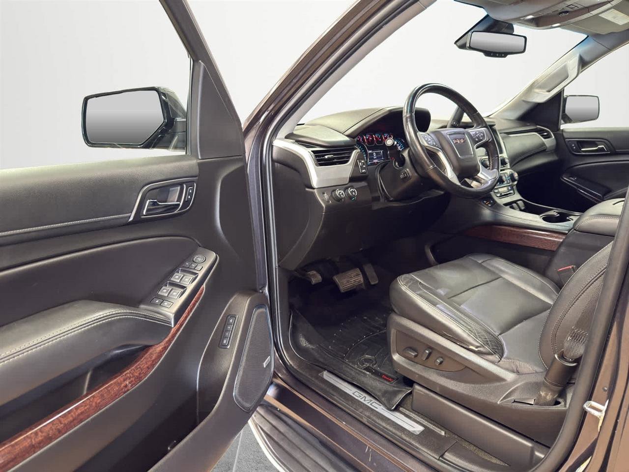 Used 2018 GMC Yukon SLT image 12