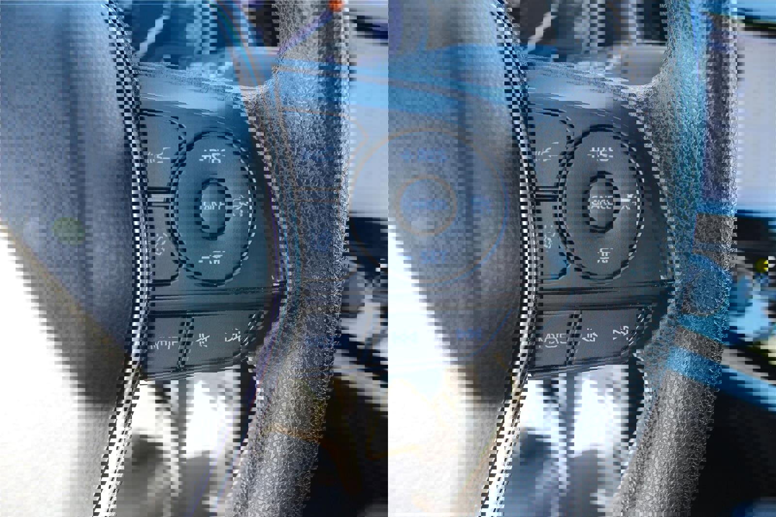 Used 2020 Toyota Camry LE image 23