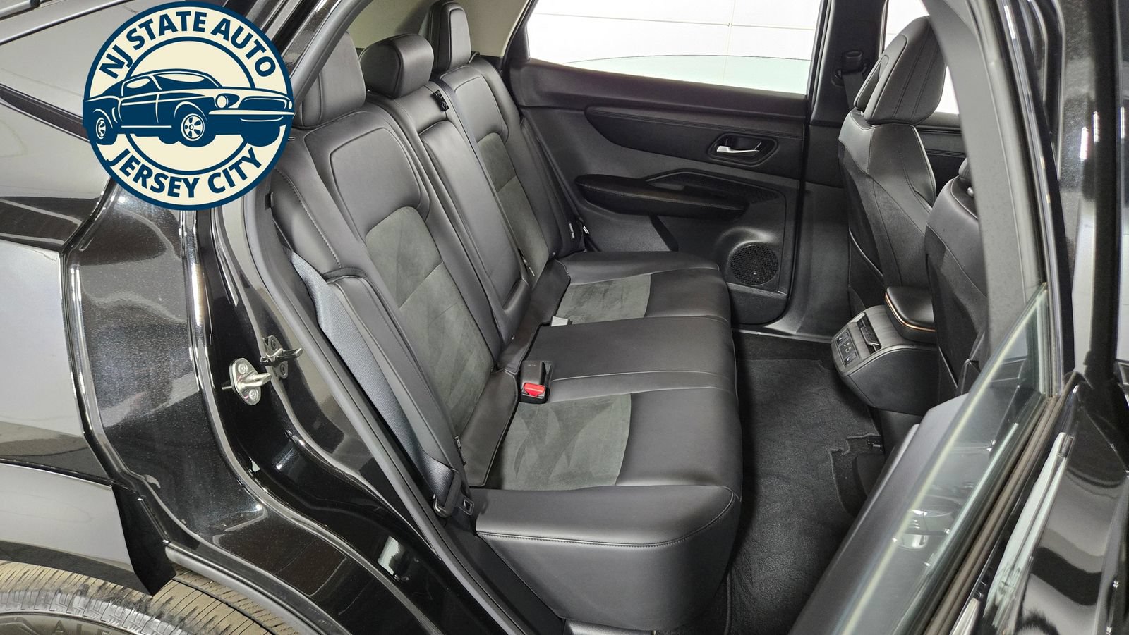 Used 2023 Nissan Ariya AWD image 34