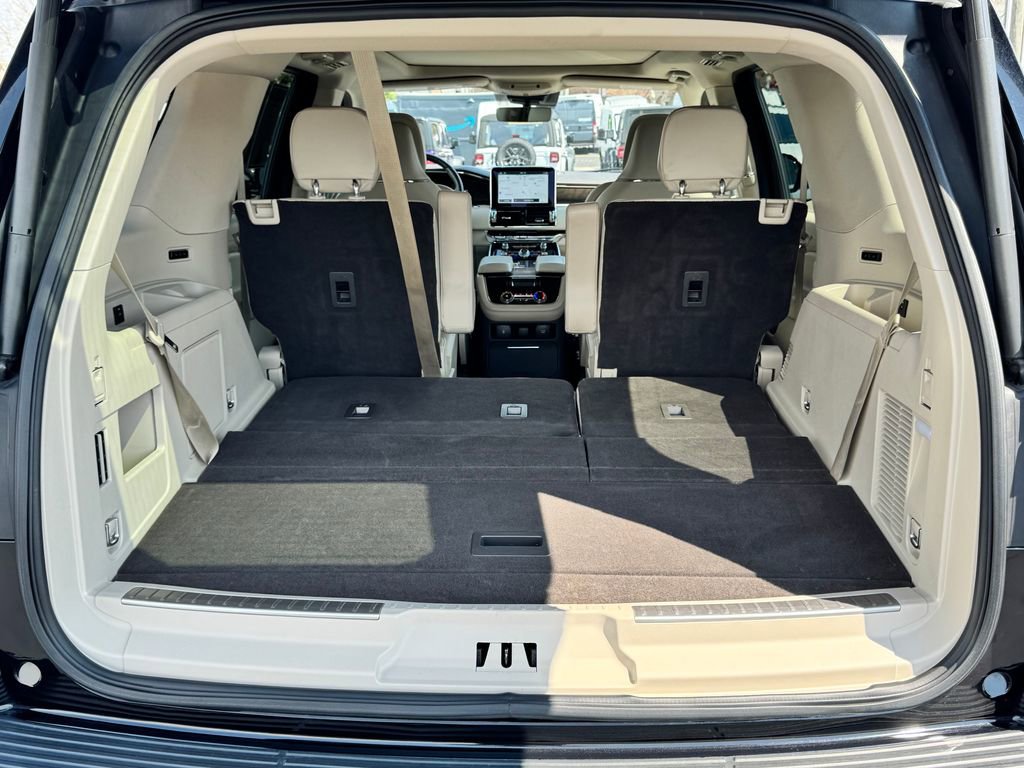 Used 2021 Lincoln Navigator Reserve w/ Luxury Package image 21