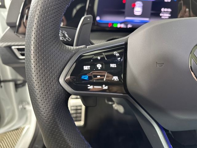 Used 2024 Volkswagen Golf R image 19