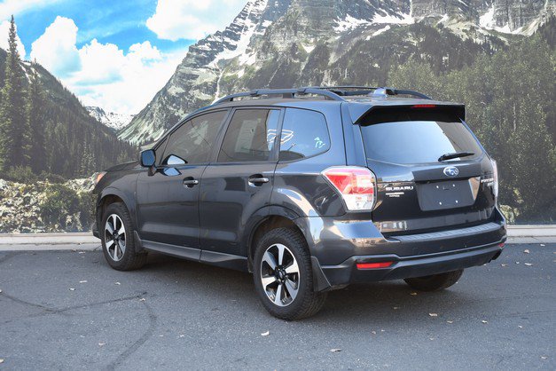 Used 2017 Subaru Forester 2.5i Premium w/ All-Weather Package AWD/4WD image 9