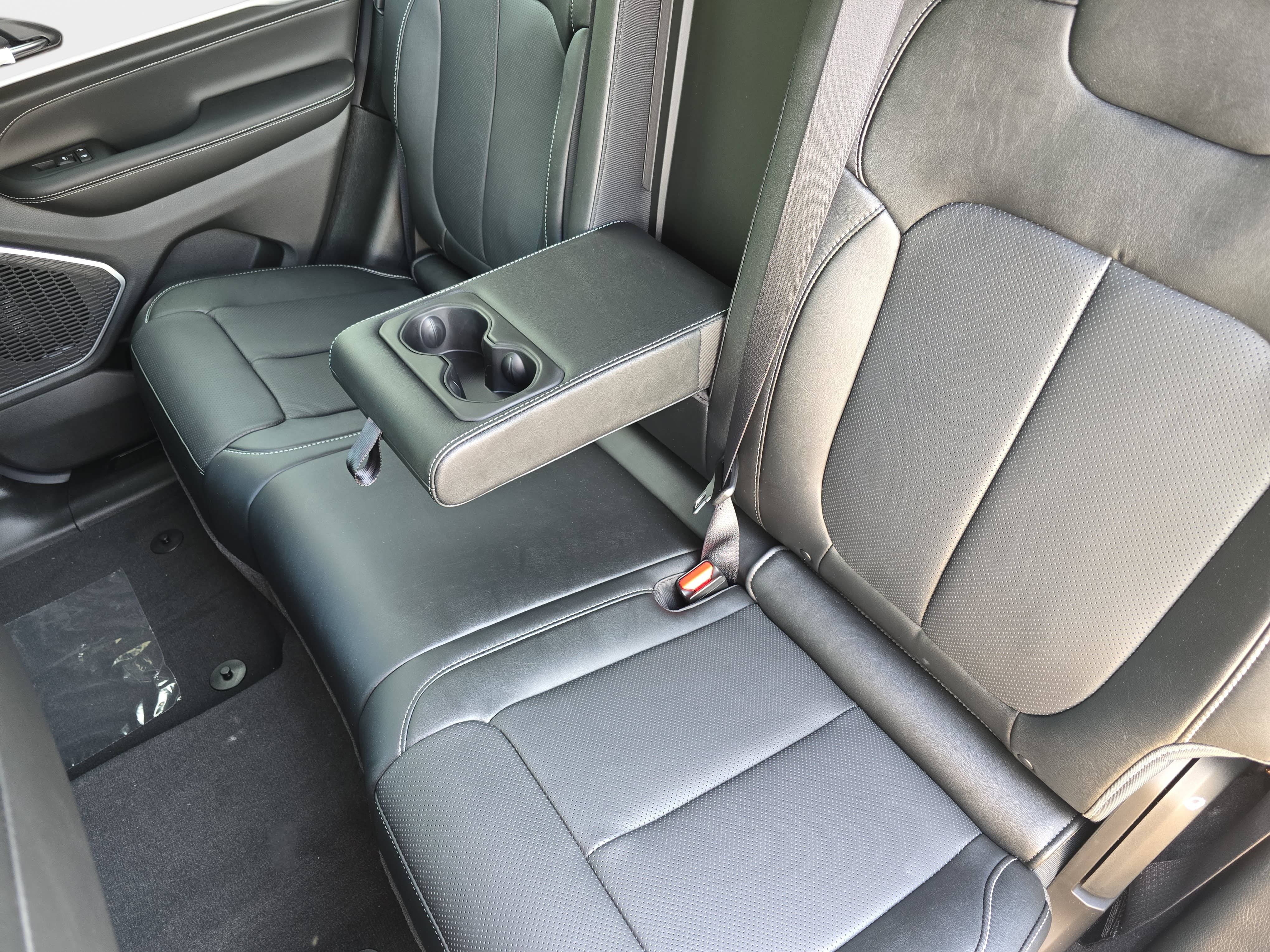 New 2026 Jeep Grand Cherokee Limited Reserve AWD/4WD image 35